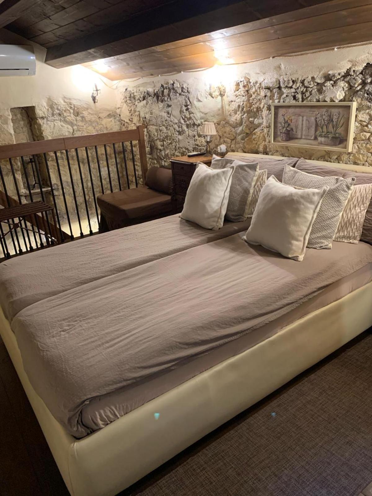 Acasamia Apartment Каляри Екстериор снимка